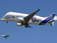 Airbus представил новый самолет в виде кита-белуги: появилось видео первого полета