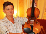 В Украину впервые привезли из Зальцбурга оригинальную скрипку Моцарта (видео)