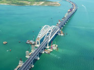 Россияне бьют тревогу: Крымский мост отходит от оккупированного полуострова (видео)