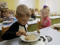 СМИ: в Украине в детском саду отравились 50 детей