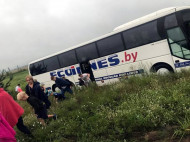 Уснул за рулем: под Киевом в ДТП попал автобус с белорусами