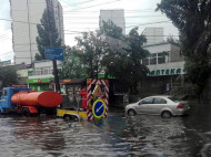 Сильный ливень снова затопил улицы в Киеве (видео, фото)