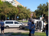 В Донецке перевернулся микроавтобус с детьми, ехавшими на отдых (фото) 