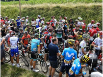 Французские фермеры сорвали гонку «Тур де Франс» 