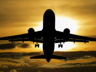 Авиаскандал в Харькове: самолет улетел, забыв багаж туристов