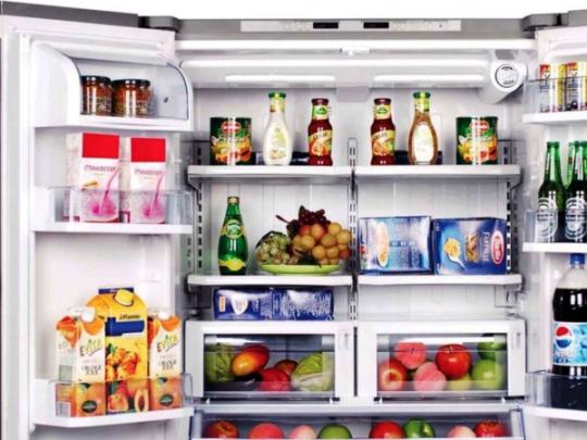 открытый холодильник