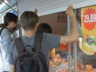 В Днепре продавец "омолаживал" мясо с помощью перекиси водорода (видео)