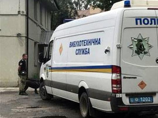 Во Львове под офис юристов подбросили бомбу (фото)