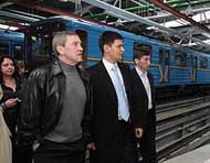 Удобные и комфортабельные новые вагоны метро оборудованы камерами видеонаблюдения: машинист сможет отслеживать ситуации как на платформах, так и в самих вагонах
