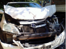 Разбитый автомобиль одесских активистов