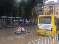 Львов поплыл: впечатляющие фото и видео последствий стихии