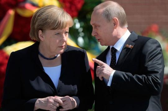 Меркель на встрече с Путиным вступилась за украинскую трубу