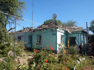 Боевики на Донбассе обстреляли село с мирными жителями: появились фото разрушений