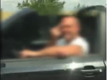 Погоня на одесской трассе: пьяный водитель кабриолета бросал в полицейских&#133; бутылки (видео)