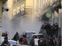 Взрыв в центре Киева: полиция задержала штурмовавших здание