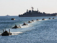 Ответ на разрыв договора о дружбе: РФ массово перебрасывает корабли на Азов (видео)