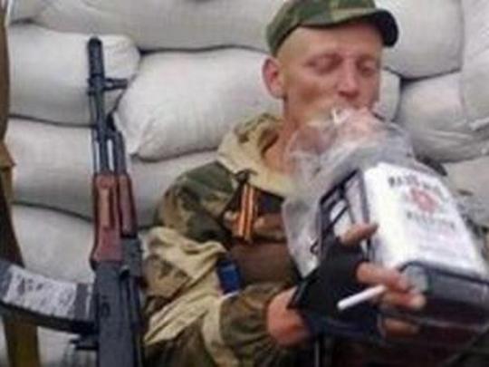 пьяный боевик «ДНР»