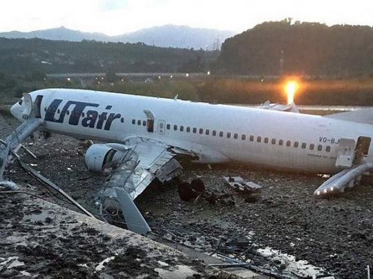 Самолет после авариной посадки в Сочи