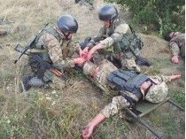 На Донбассе снова ранены трое украинских бойцов