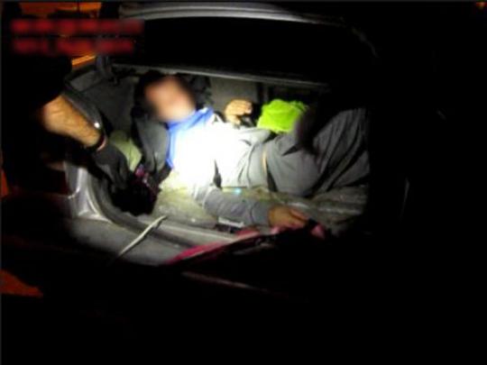 Сюрприз в багажнике: пограничники рассказали о новом инциденте на границе с РФ (видео)