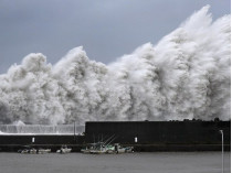 Огромная волна в Японии