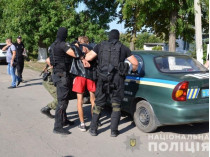 Задержание полицией мужчины в Лисичанске