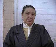 Представляясь работницей собеса, цыганка предъявляла доверчивым пенсионерам поддельное удостоверение, выданное на фамилию катала