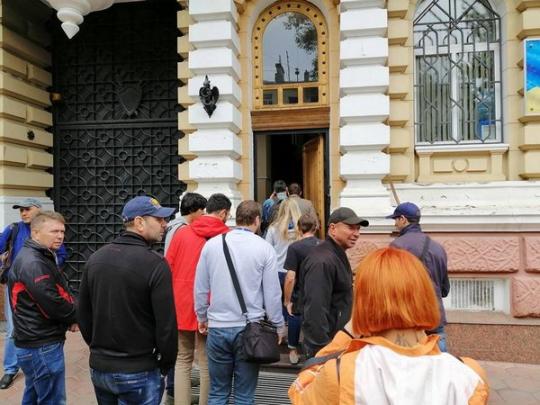 пикет активистов возле здания полиции Одесской области