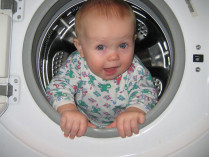 Мальчик в стиральной машине