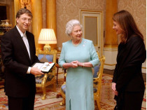 Билл Гейтс с Елизаветой ІІ