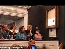 Картина Бэнкси самоуничтожается во время аукциона