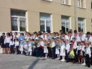 Красота: сеть восхитила патриотическая форма школьников в Западной Украине (фото)
