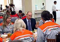 У кассира рабочей столовой, в которой премьер-министр владимир путин заказал себе обед, не оказалось&#133; Сдачи