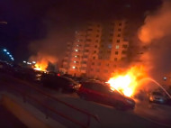 Под Киевом сожгли машины чиновницы: опубликовано видео
