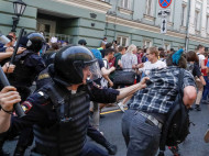 В России на акциях протеста задержаны более 800 человек