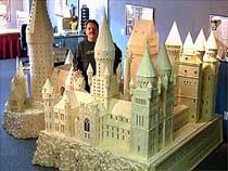 Из 602 тысяч спичек американец соорудил модель сказочного замка хогвартс, описанного в книгах о гарри поттере