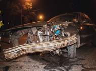 ДТП в Киеве на Воскресенке: столкнулись Mercedes S-Class и Daewoo Lanos, есть пострадавшие