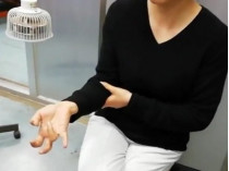 Рука женщины со скрюченными пальцами