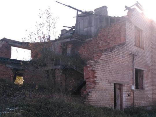 В России сироту поселили во взорванном доме: сеть шокировали фото