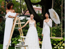 Модели в свадебных платьях