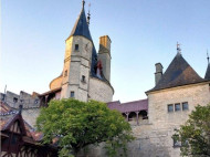С размахом: как «умерший» одессит на вырученные от афер 12 млн евро купил замок во Франции