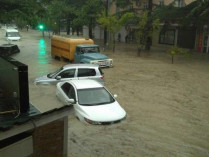 Затопленные автомобили в Сочи