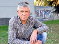 «Многие из тех, кто шарахался от меня, уже давно умерли»: на Полтавщине таксист 20 лет живет со СПИДом