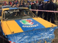 В Кривом Роге во время "гонок на выживание" авто въехало в зрителей (фото, видео)