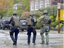 Бойцы SWAT возле синагоги в Питтсбурге