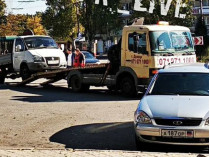 Эвакуация автомобиля с украинскими номерами в Донецке 