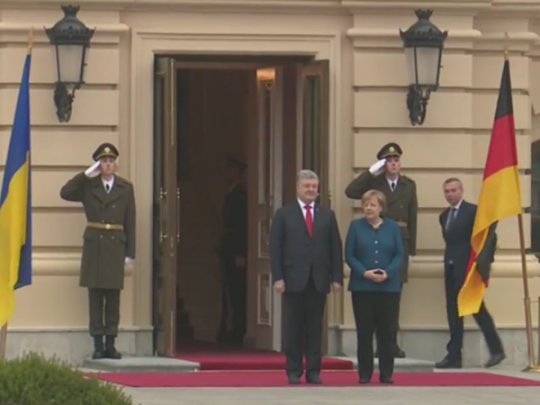 Меркель прилетела в Киев (фото)