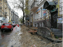 Перерытая улица Олеся Гончара в Киеве