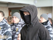 В сеть выложили видео столкновений активистов с полицией на Печерске в Киеве
