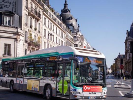 Автобус в Париже